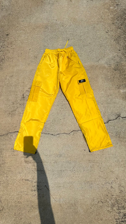 “WINDBREAKER JOGGERS” Race Yellow